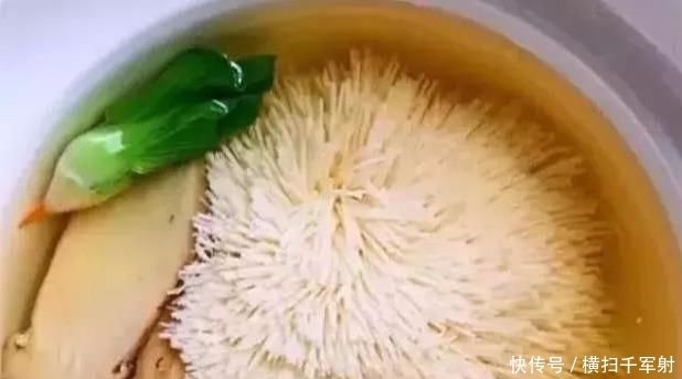 小意思|日本大厨的生鱼片,米其林大厨片面包,中国厨师:小意思