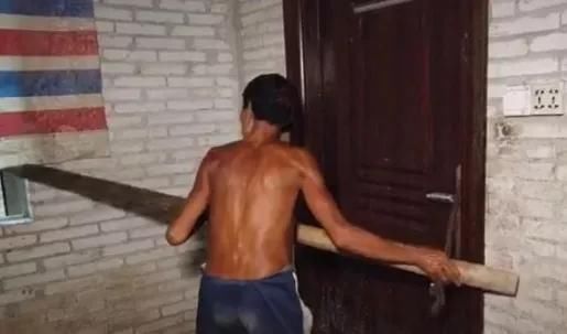  通报|网传“一男子疑锁妻十多年”，当地凌晨通报