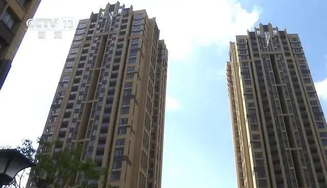  业主|天上掉下辆自行车，邻居家被砸个大窟窿…该罚！