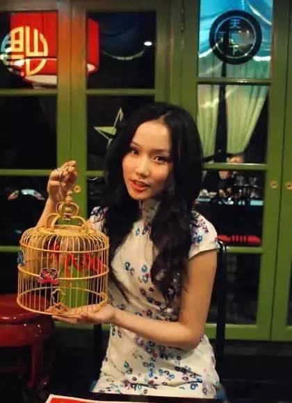 不红|上海最“嗲”歌姬黄龄，不站C位也在发光