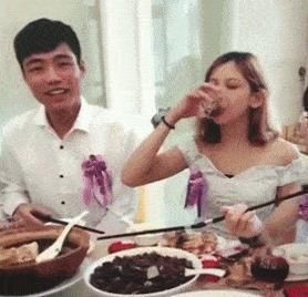 吸引|看到伴娘以后，哪还有空看新娘啊？太吸引眼球了