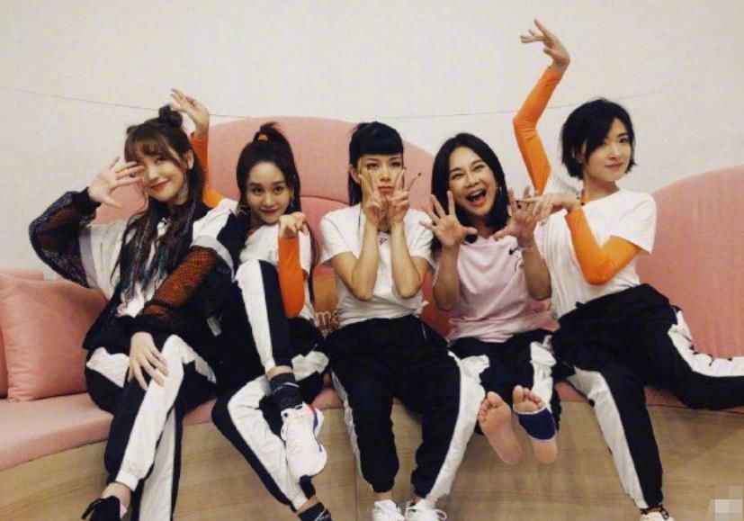  青春|青春芒果夜正式官宣：蔡徐坤压轴出场，张杰谢娜有望同台，半个姐姐团都来了