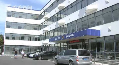  撞伤|谁该担责？12岁男孩骑电动车撞伤路边2岁幼儿