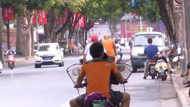 千万别|千万别这样骑电动车,交警正在严查整治!被抓一次罚50元