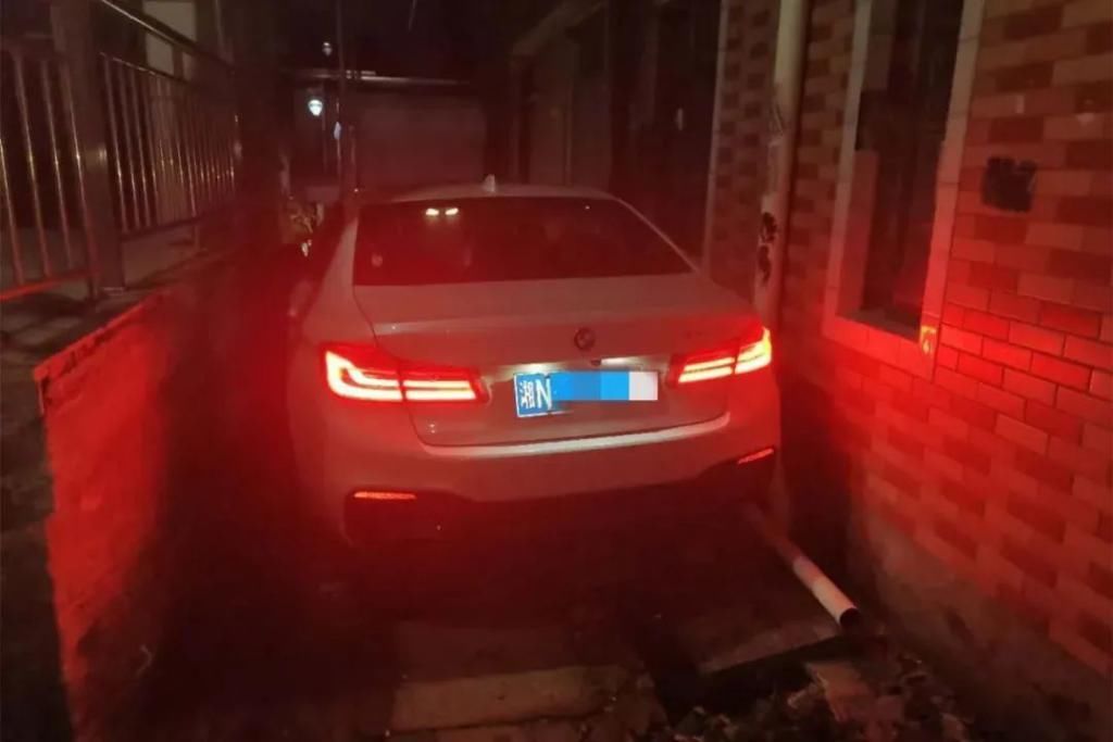  后果|几十米的路，前后三人轮换开宝马，后果惨不忍睹！原因更让人无语…