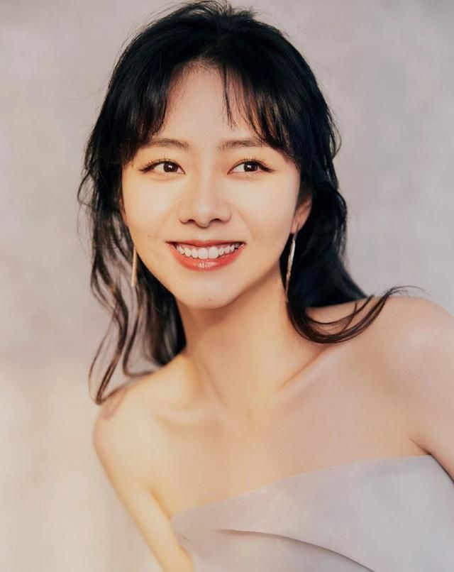  热巴|「饭饭快报」蔡徐坤行程、李沁《狼殿下》、谭松韵守时、杨洋热巴