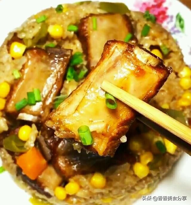  味道|香喷喷的排骨焖饭，做法很简单，味道不简单