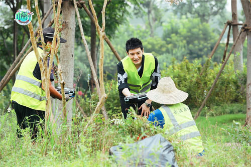  中餐厅|黄晓明《中餐厅》“爱心盒饭”计划圆满达成 雨中送餐致敬平民英雄
