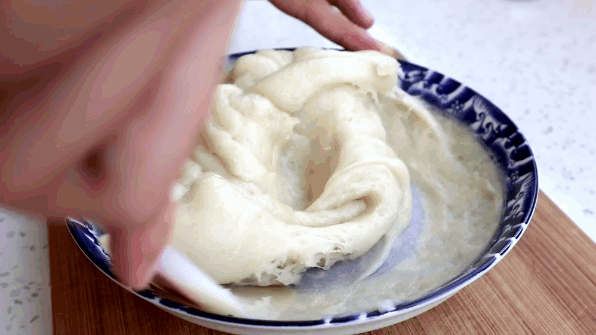  简单|广式甜点“芒果糯米糍”，比雪媚娘制作简单，奶香浓郁，软糯拉丝