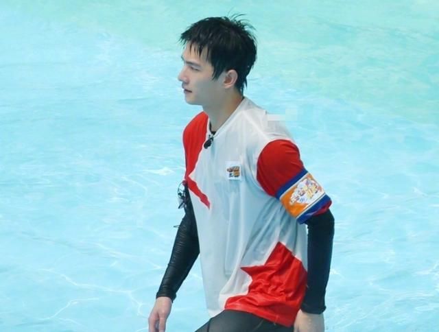  元气|《元气满满的哥哥》新路透，看到杨洋湿身后的胸肌，粉丝不淡定了