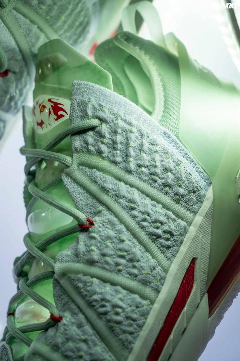 重回|为了重回王座，LeBron James 所需要的正是这双「玉玺」