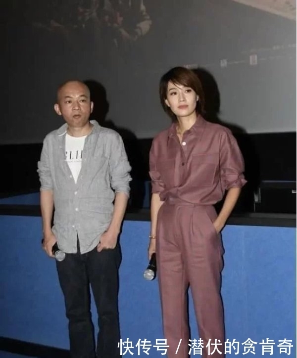 身材比例|马伊琍越来越美了,一袭黑色印花连衣裙高级优雅,自信感藏不住