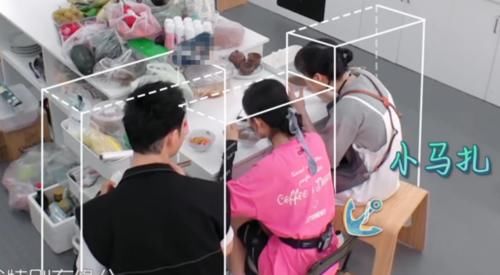  镜头|《中餐厅》赵丽颖喝绿豆粥！镜头放大特写后，网友怒喊：食欲全无！