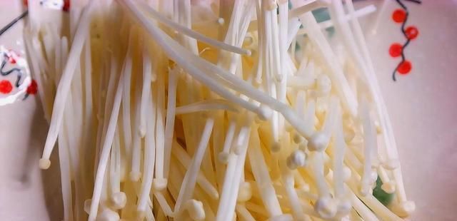 金针菇|大厨教你莴笋金针菇做法,越吃越上瘾,简单清淡,适合家常