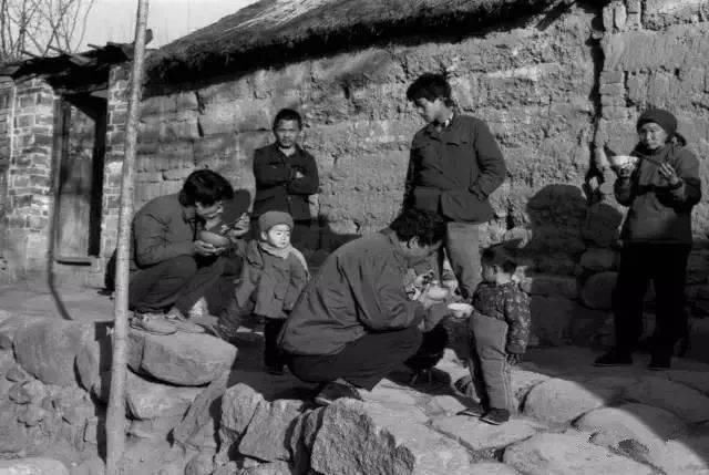 灌阳|灌阳人你见过70年代农村吃饭的场面吗？那时候生活很苦，人情味很浓……