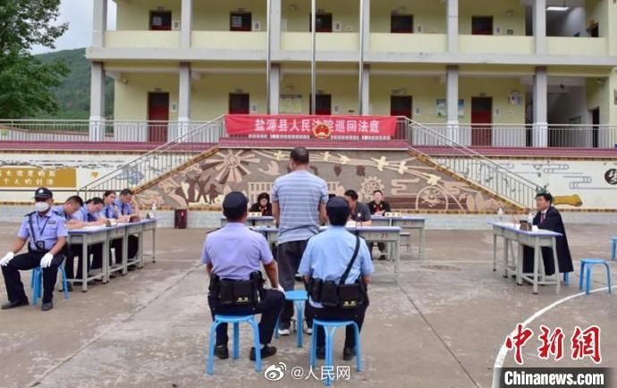  引发|四川一村民吸烟引发山火刑满还要修复生态