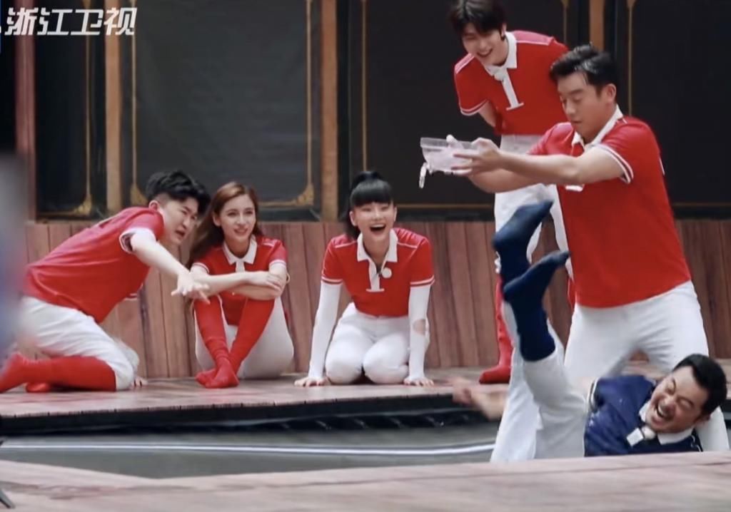  告状|张大大比女生还娇气？下水会哭压气球会昏，跟baby告状成亮点