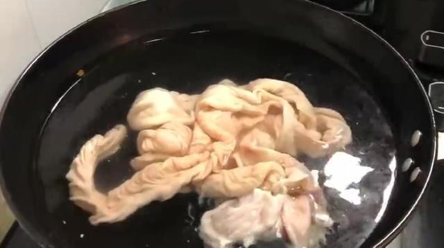  猪大肠|清洗猪大肠，不能加盐，用它来洗更干净，做出来也更美味！