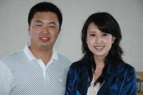  主持人|她是央视主持人，丈夫比她大20岁，站一起像父女