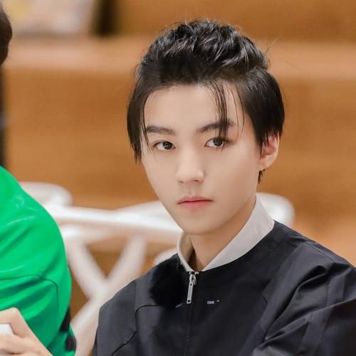  评价|耿直boy上线！王俊凯评价杨超越唱歌，针针见血！