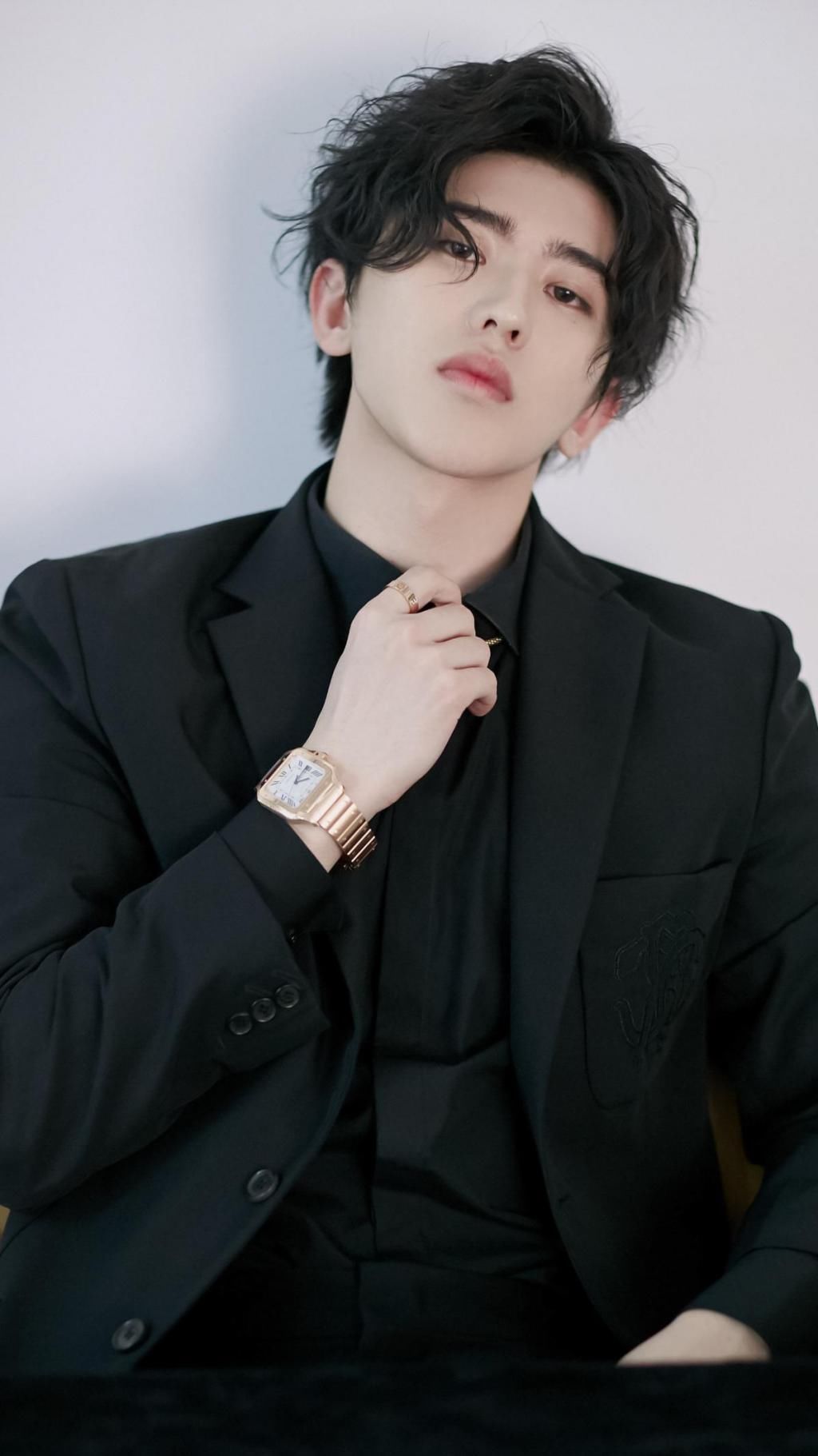  舞蹈|明星跳《无价之姐》：蔡徐坤凌乱王一博省电，他一股烤串味儿