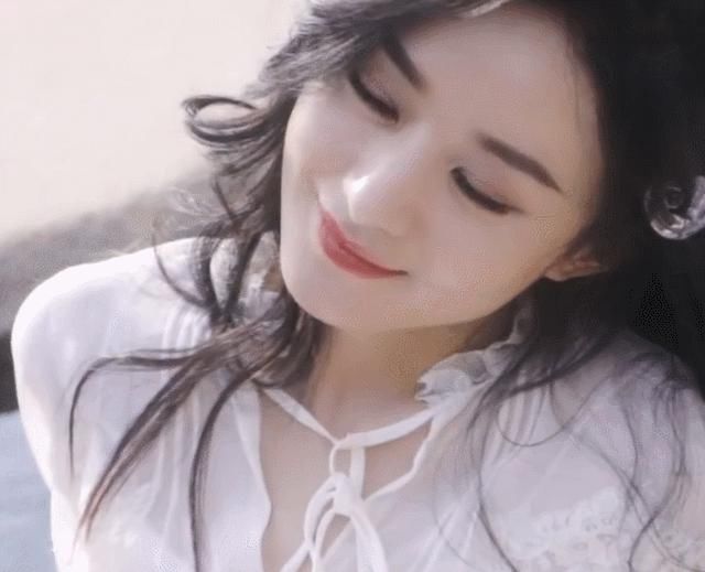  赵丽颖|没有感情的机器人!赵丽颖切肉切到手抖,穿厨师服秒变五星级大厨