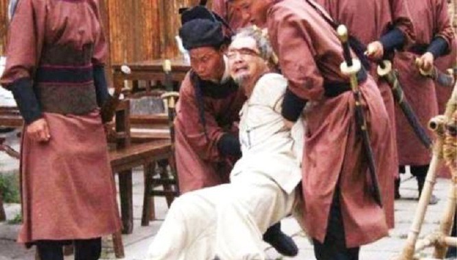 喝酒|朱元璋到宰相家中喝酒,走到一半被太监拦下,下令抄斩宰相全家