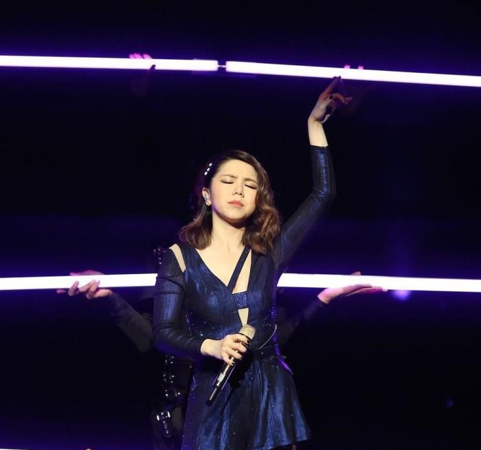  退赛|她曾退赛《我是歌手》，如今“凤凰涅槃”独立养活公司，身价远远超过总冠军