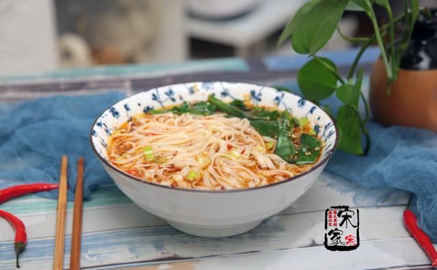 面条|这碗面酸辣开胃又挡饱, 10分钟就搞定, 没胃口要试试它!