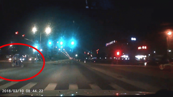 夫妇|珠海夫妇深夜去买药被撞飞,两人重伤丈夫身负6项严重违法!