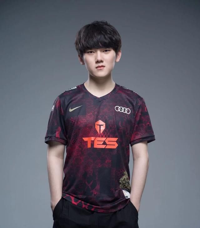  电竞选手|世界赛定妆照发布，jkl胖成JKL 网友：京东这是卖猪肉的？