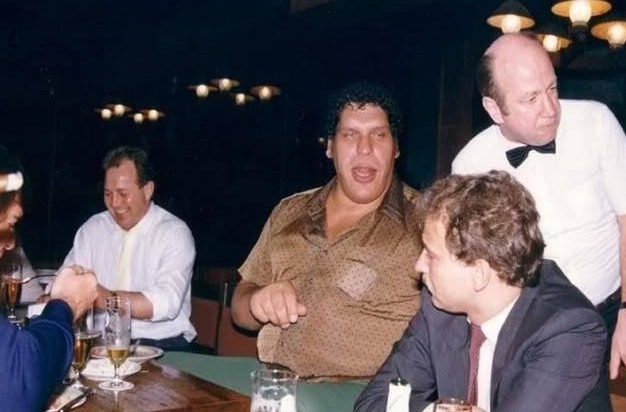 世界|世界上酒量最大的奇人一次能喝下156罐啤酒,骨灰重达15斤