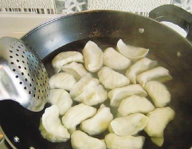  黄瓜|夏天这菜正当季，用它包饺子，爽口多汁，解暑又清火，现在吃正好