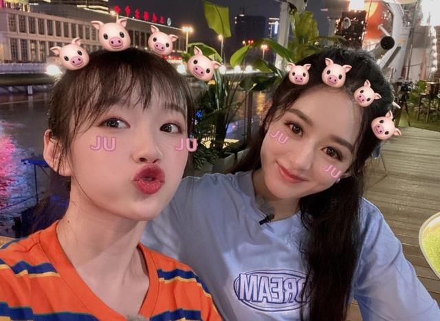  李浩菲|都以为美颜自拍更漂亮，看了李浩菲和赵丽颖的照片后，瞬间改观了