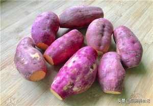  好吃|把红薯直接扔进电饭锅，不用烤箱，出锅比烤的还好吃，又甜又面