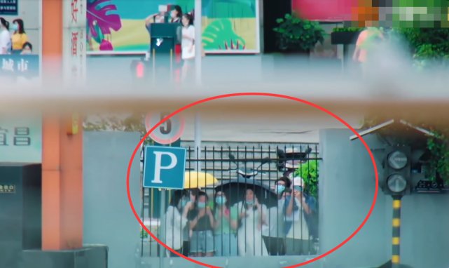  人品|赵丽颖录《中餐厅》, 路透就她粉丝多, 而当快下雨时, 她的做法暴露人品