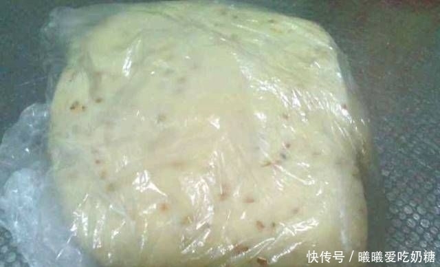  美味|一碗面粉，一把芝麻，教你做美味的油炸筷子，咸脆香！