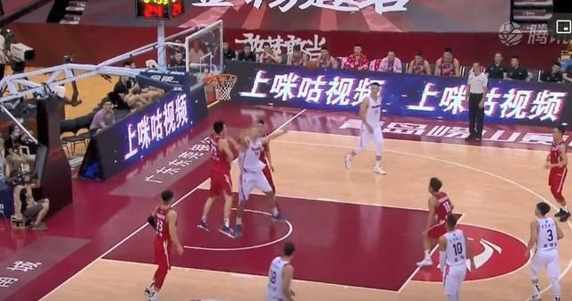  内奸|广东头号内奸！7分半0分6犯+周琦式空篮不进还摆谱！球迷跪求退役