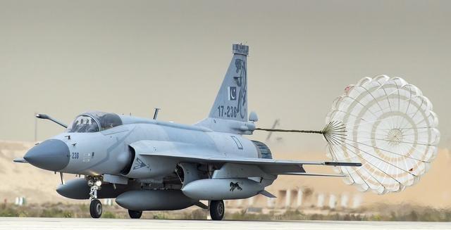 阵风|五架阵风逼近边境挑衅,却被邻国战机一举驱离,莫迪急了抱怨法国