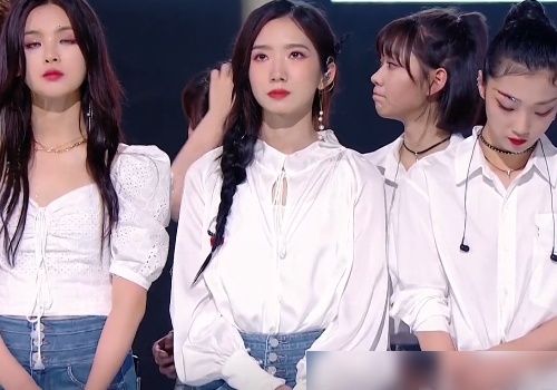  Yamy|Yamy受徐明朝影响太大，其他成员都在认真参与节目，她却低头不语