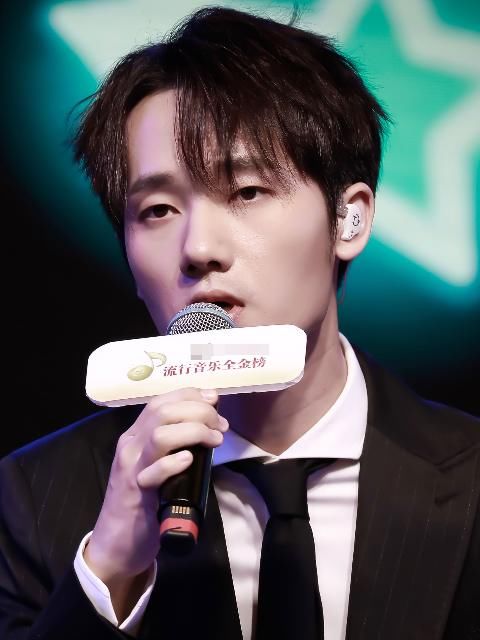 得了冠军|《中国好声音》冠军,以新人身份重登舞台,二次夺冠依旧不红!