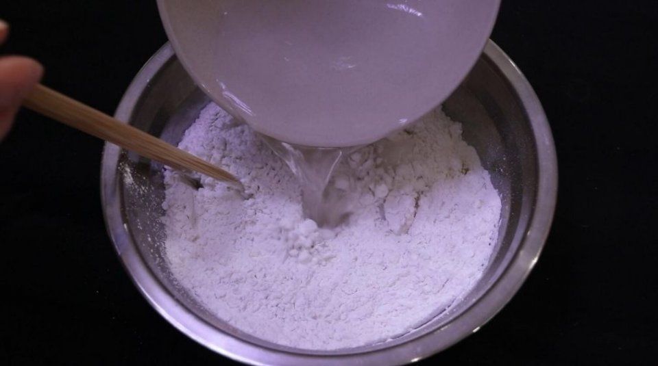 白糖|白糖和糯米粉还能这么吃,第一次吃就吃上瘾了,外酥里糯