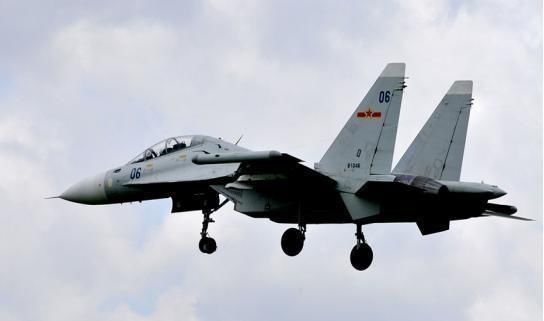  炸弹|我军苏30挂弹飞行10小时，美军曾飞行15小时，向目标发射多枚炸弹