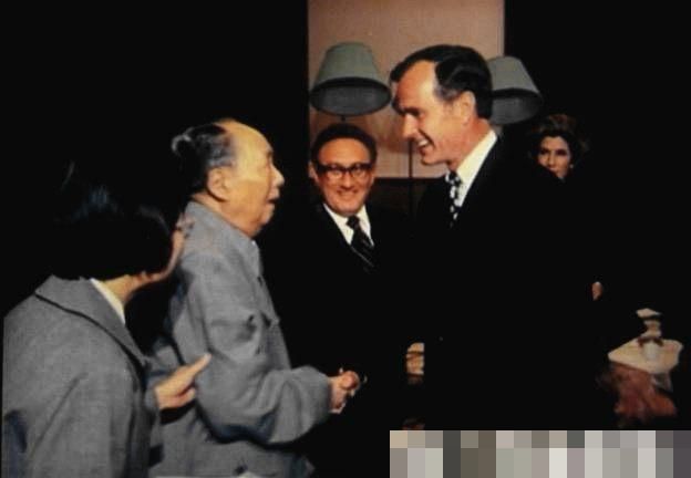 身处|1976年，邓小平身处逆境，曾当面问何人你是不是一直都在监视我