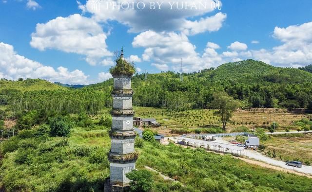  保护|广东韶关大山里发现一座清代古塔，塔上长满青草，亟待保护