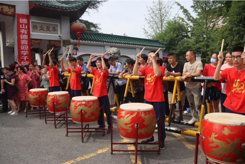  送考|乘风破浪高考日 盘点常德市二中爱心送考的那些美好画面！
