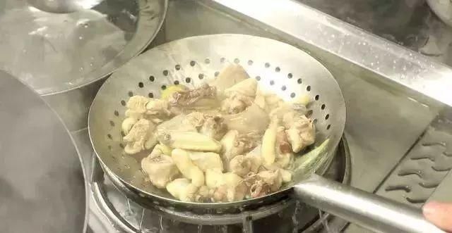  煸炒|教你煸炒鸡正宗做法，只需简单几步，比饭店做的都好吃