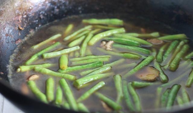  香味|一道懒人主食，咸香味美，恨不得连锅一起端走