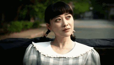  翻车|梅拉尼娅仪态变差！穿紧身白裙肚腩鼓鼓大翻车，显胖10斤也自信