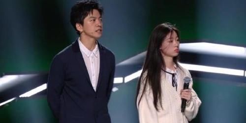  单依纯|《好声音》单依纯战胜钱江涛后，成夺冠热门的同时，也暴露了缺点